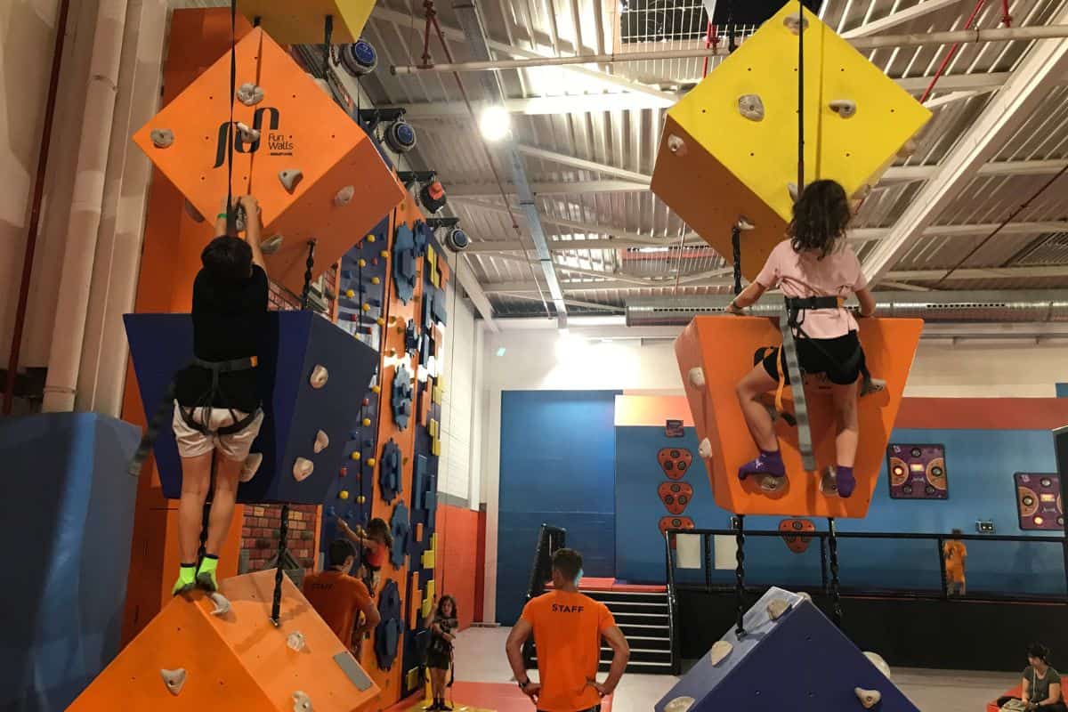 Kids climbing at Altitud in Madrid
