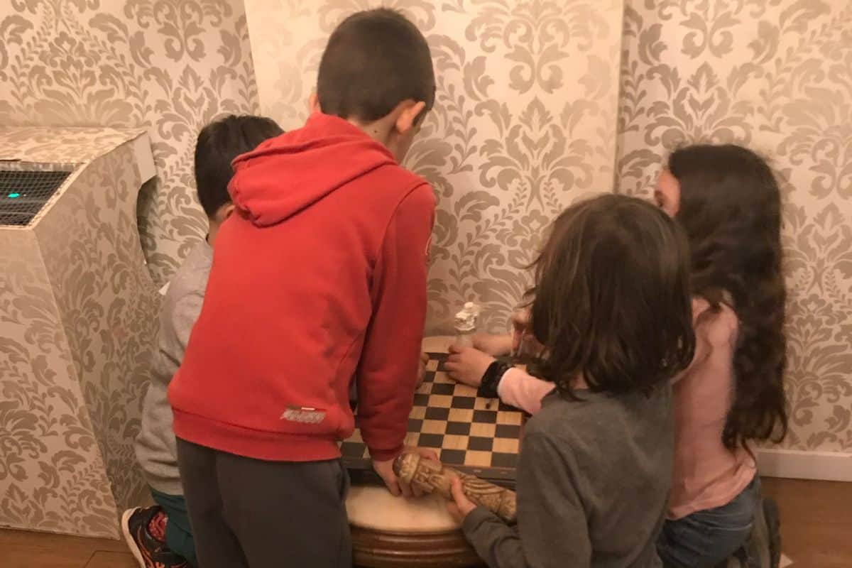 Kids in an escape room at Aventurico in Madrid