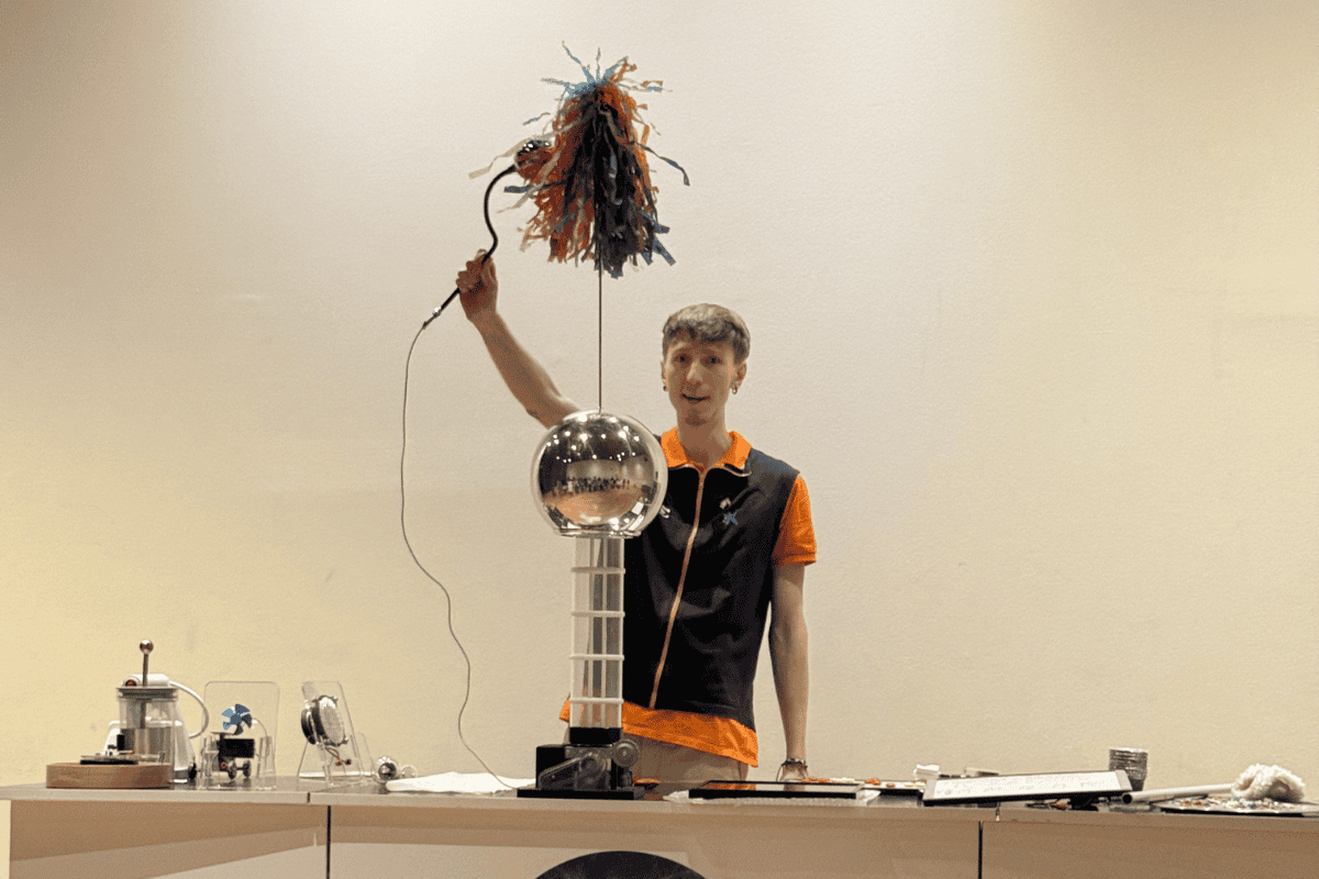 An electricity workshop at CaixaForum