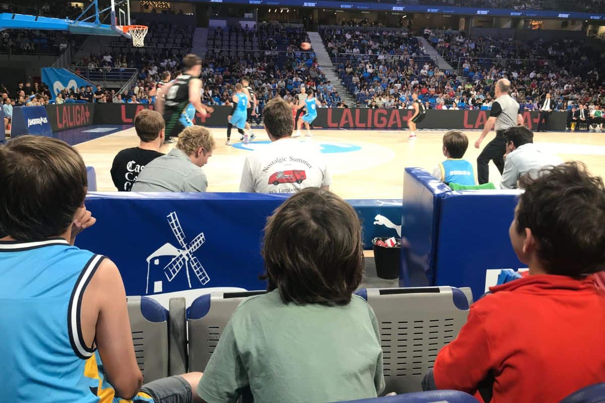 Boys watching a Movistar Estudiantes game
