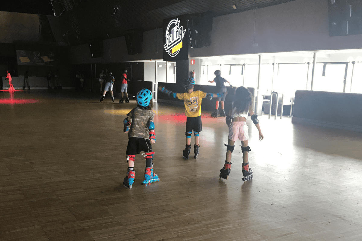 Three kids roller skating a Rolling Dance and Burger in Madrid