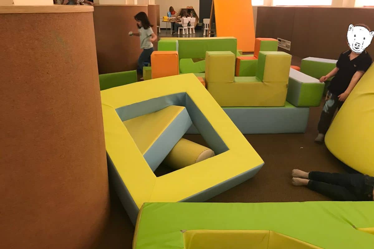 Kids playing at Espacio Abierto Quinta de los Molinos in Madrid