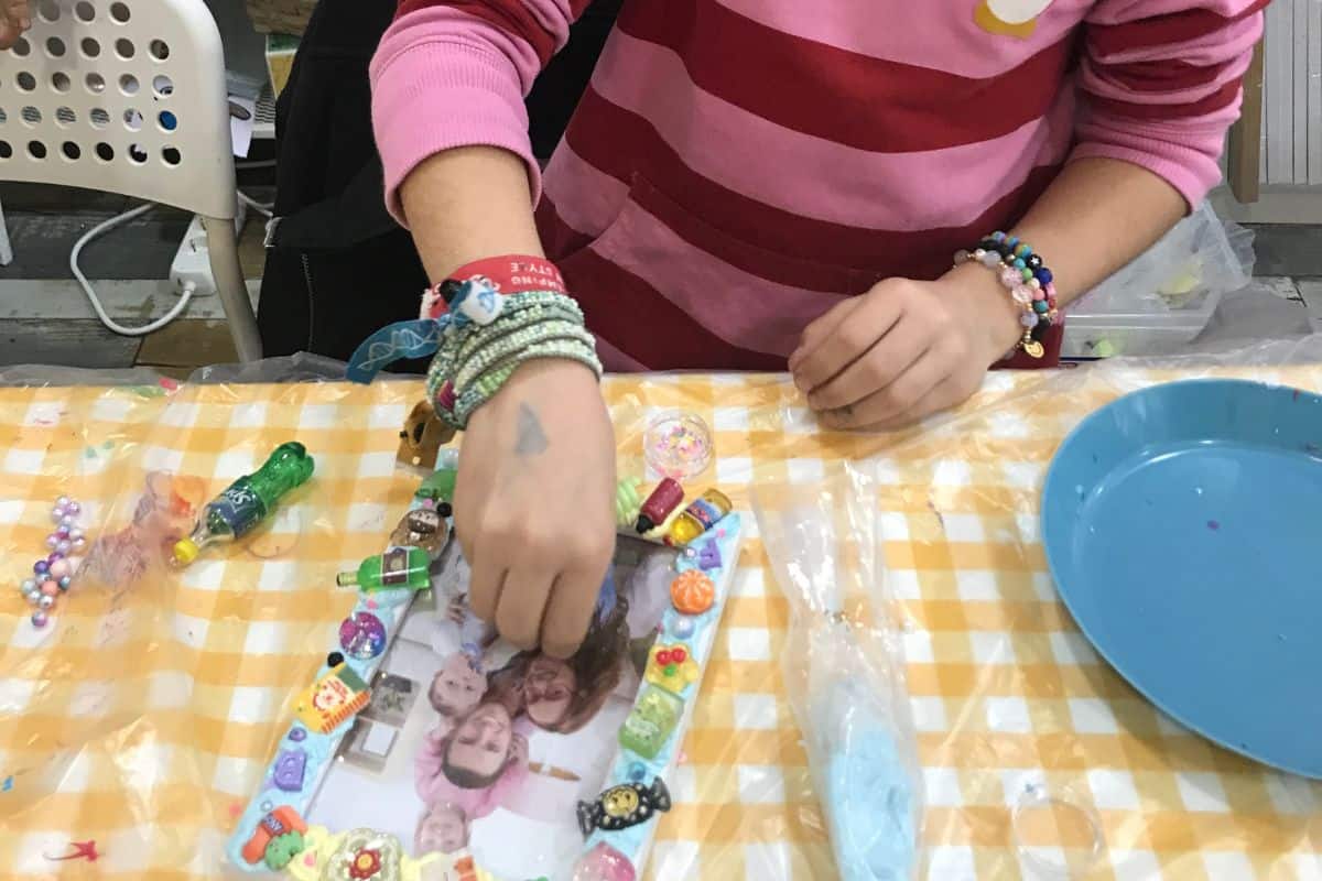 Child doing a craft at Very Vary in Madrid